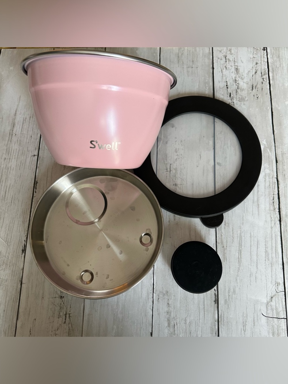 PREOWNED SWELL SALAD BOWL KIT PINK TOPAZ 64 OZ CONTAINER